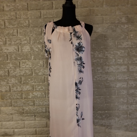 🥳🥳 2X HOST PICK🥳🥳 Beautiful Summer Flowered long dress - Picture 10 of 11